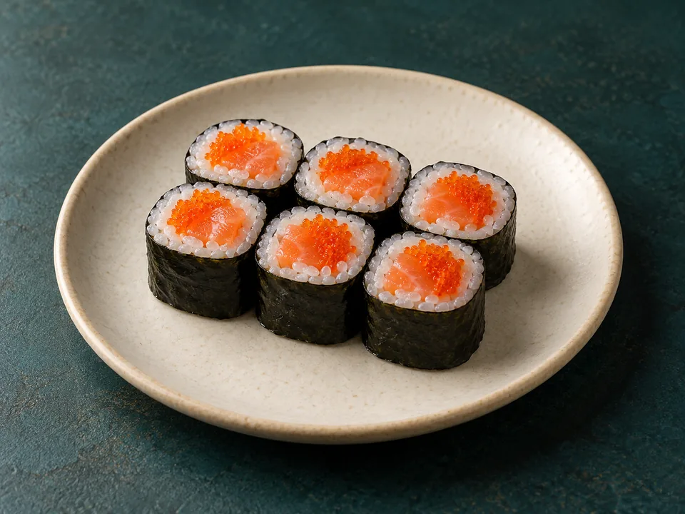 Imagen ilustrativa de Hosomaki Masago Salmón