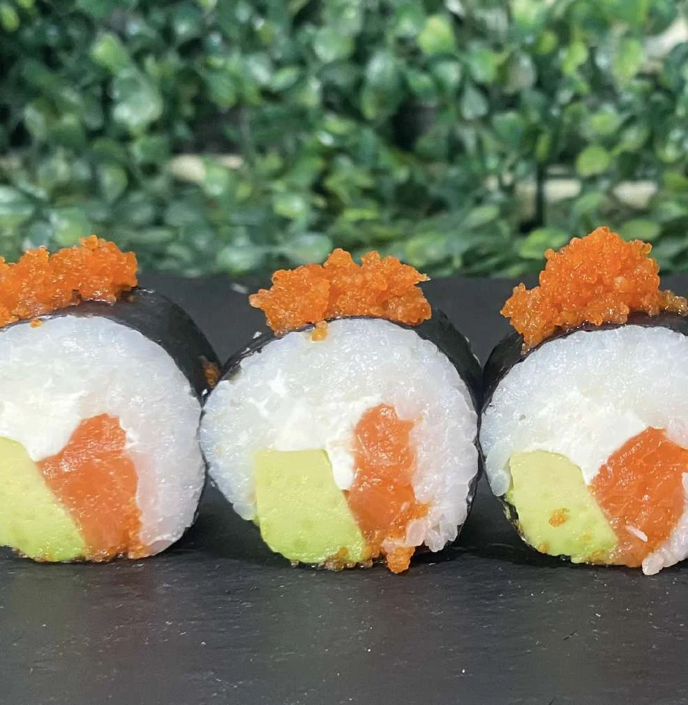 Hosomaki rolls en la fotografía de categoría de la carta Saru Sushi